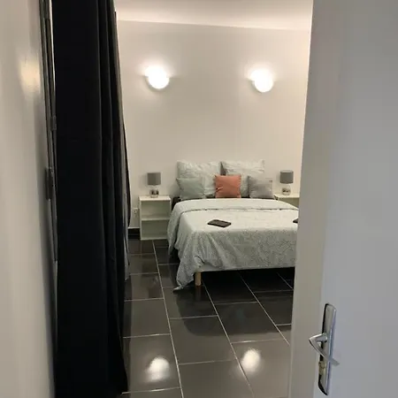Tenjin 1 Guest house